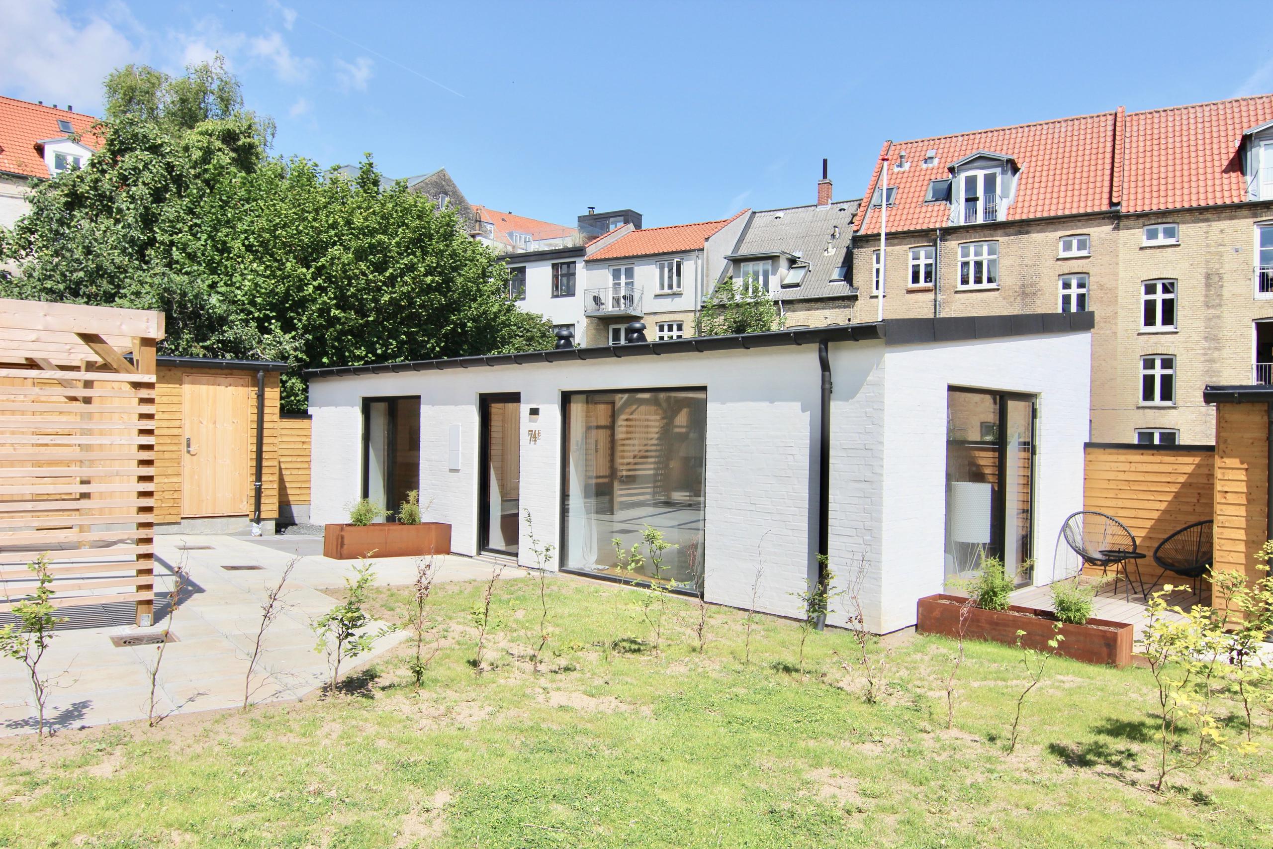 Private 1-BR townhouse wIth a terrace