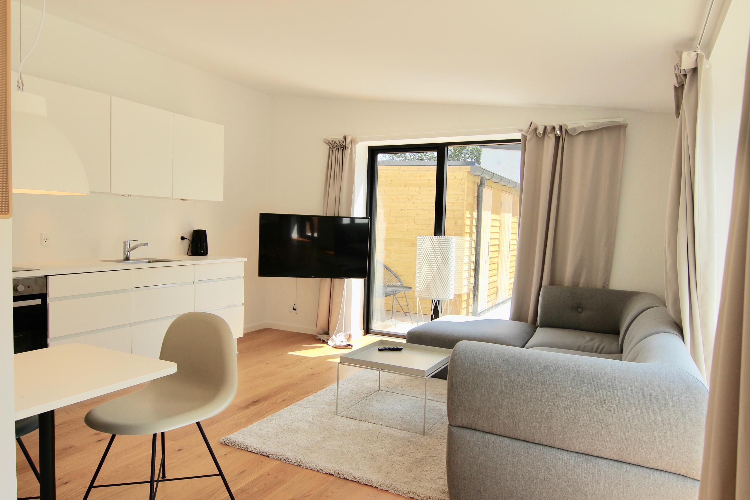 Private 1-BR townhouse wIth a terrace
