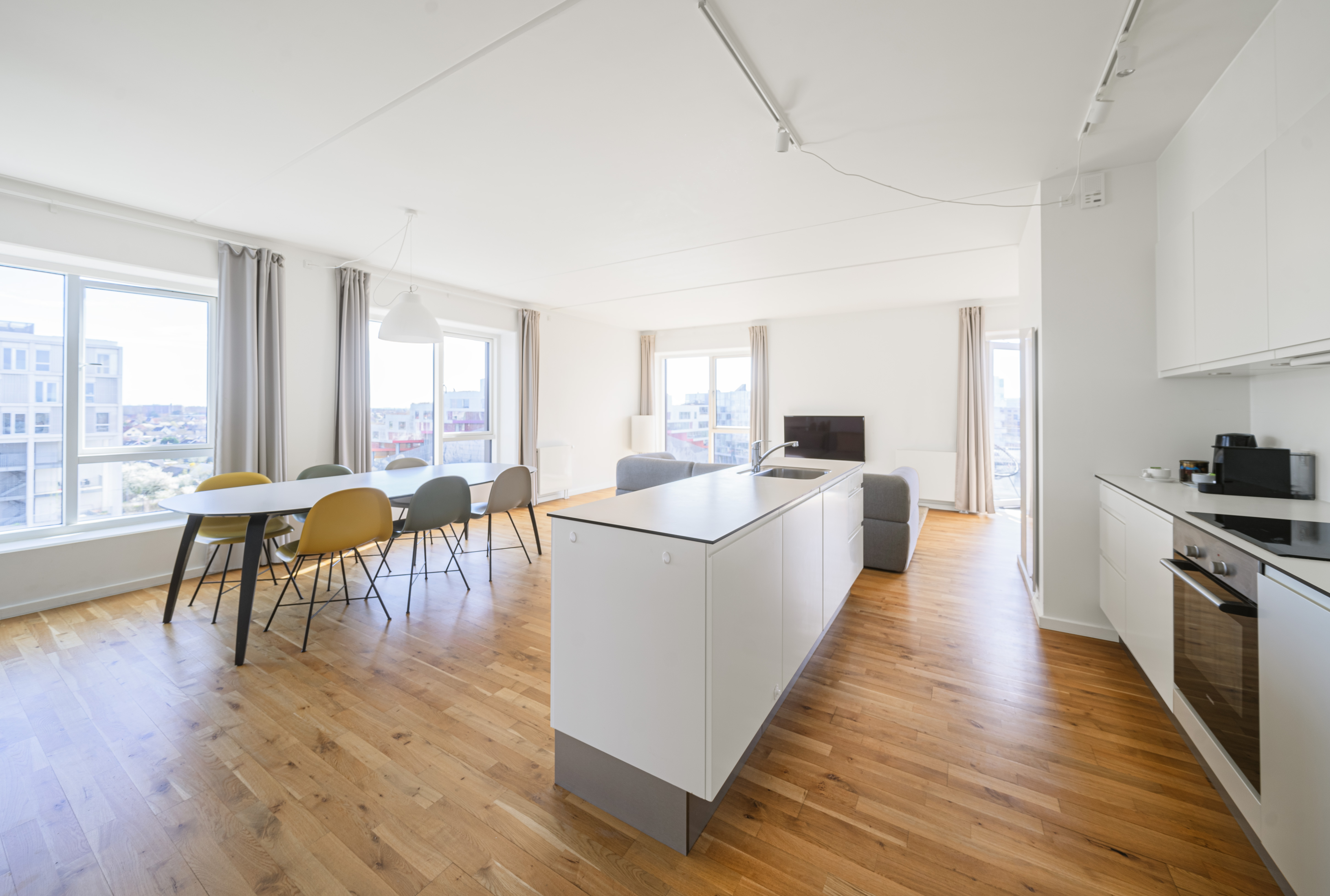 Luxurios 3-BR apartment with great views