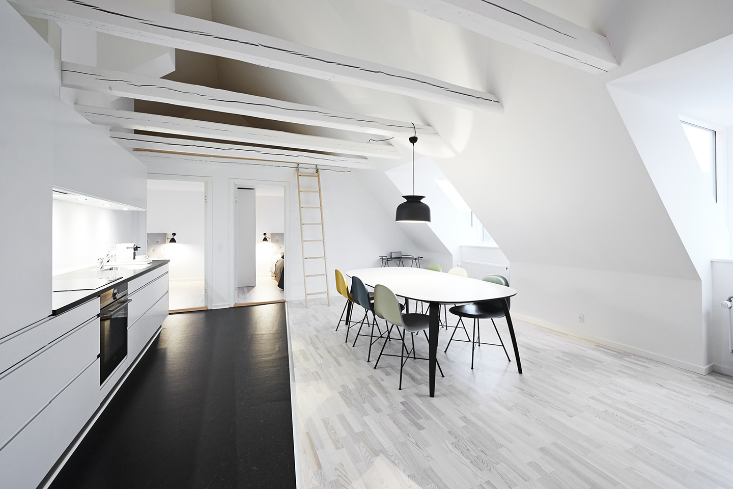 Cool 2½-BR penthouse in Vesterbro