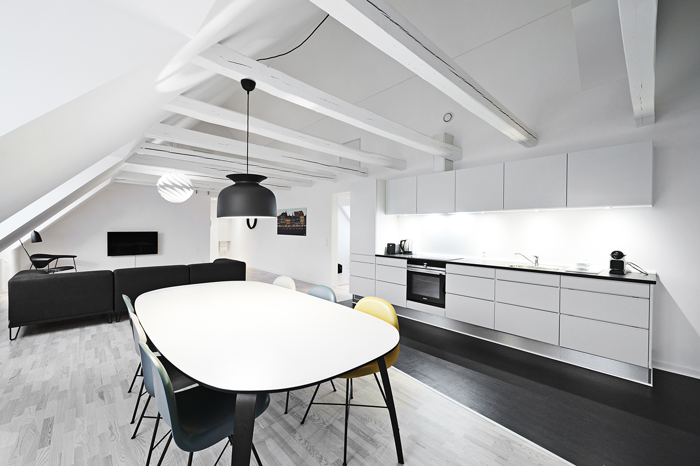 Cool 2½-BR penthouse in Vesterbro