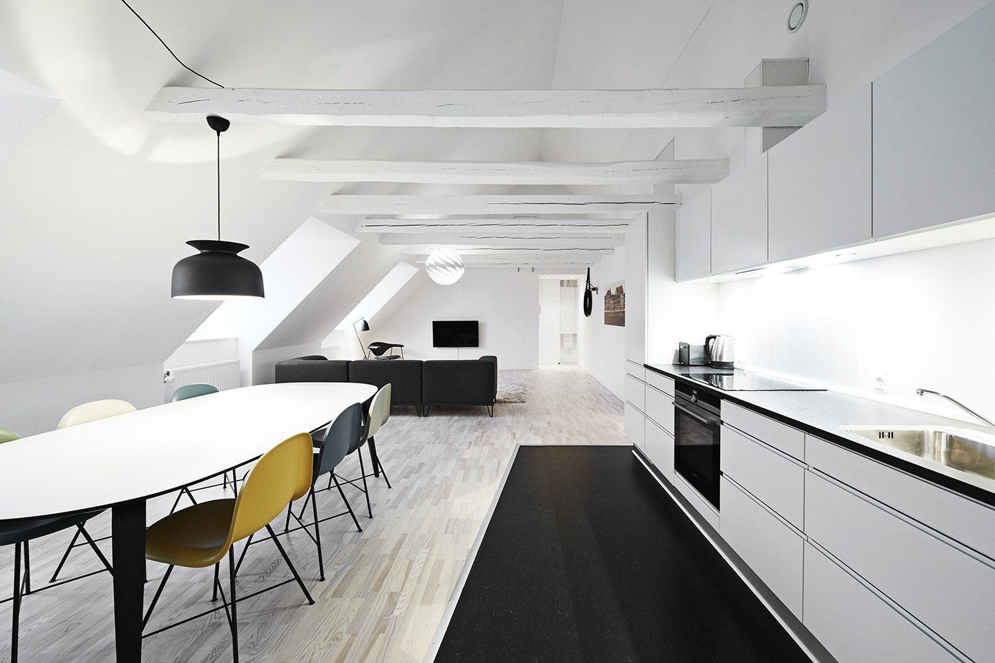 Cool 2½-BR penthouse in Vesterbro